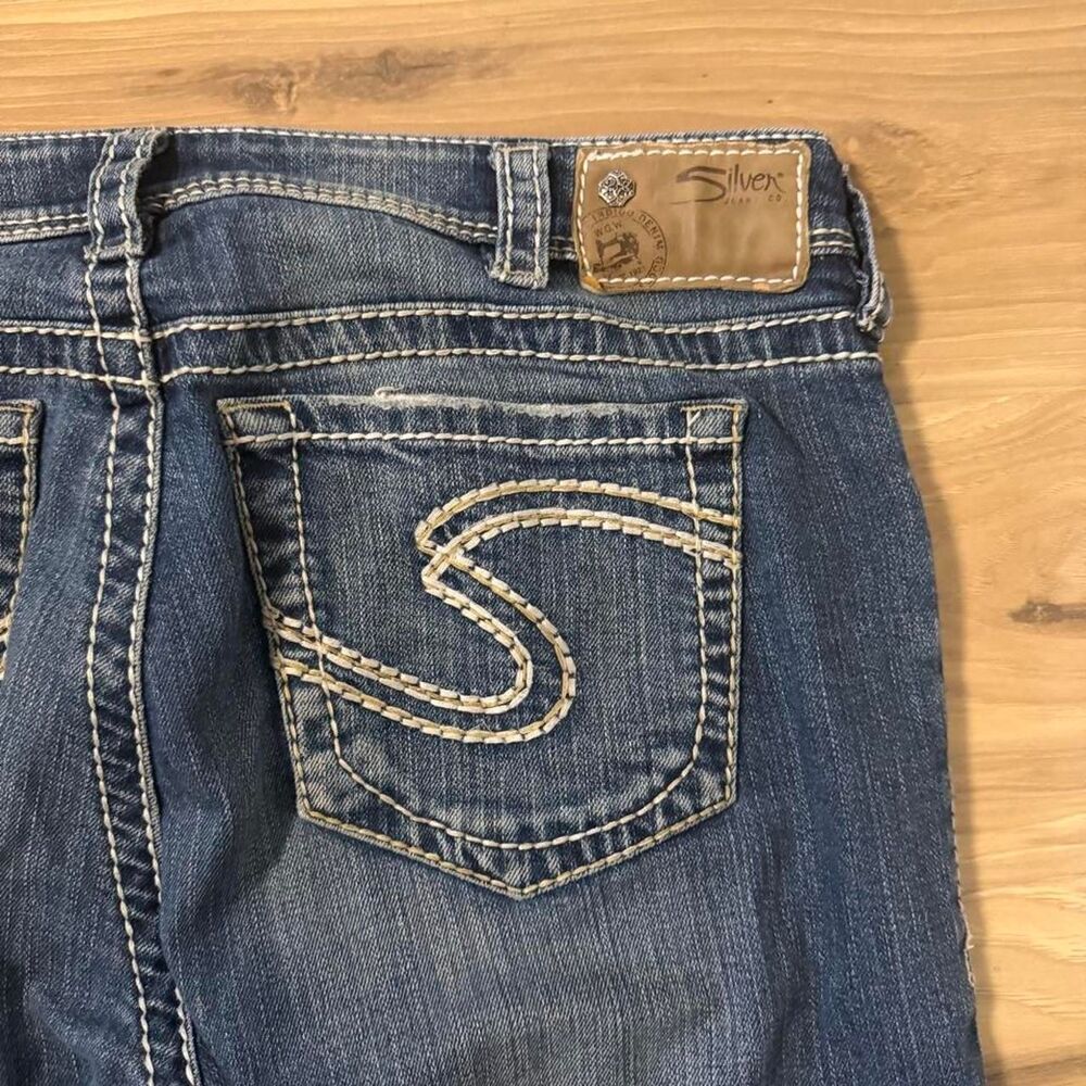 Y2K Style Silver Jeans Co. blue denim Natsuki capri jean embroidered Sz 30 waist